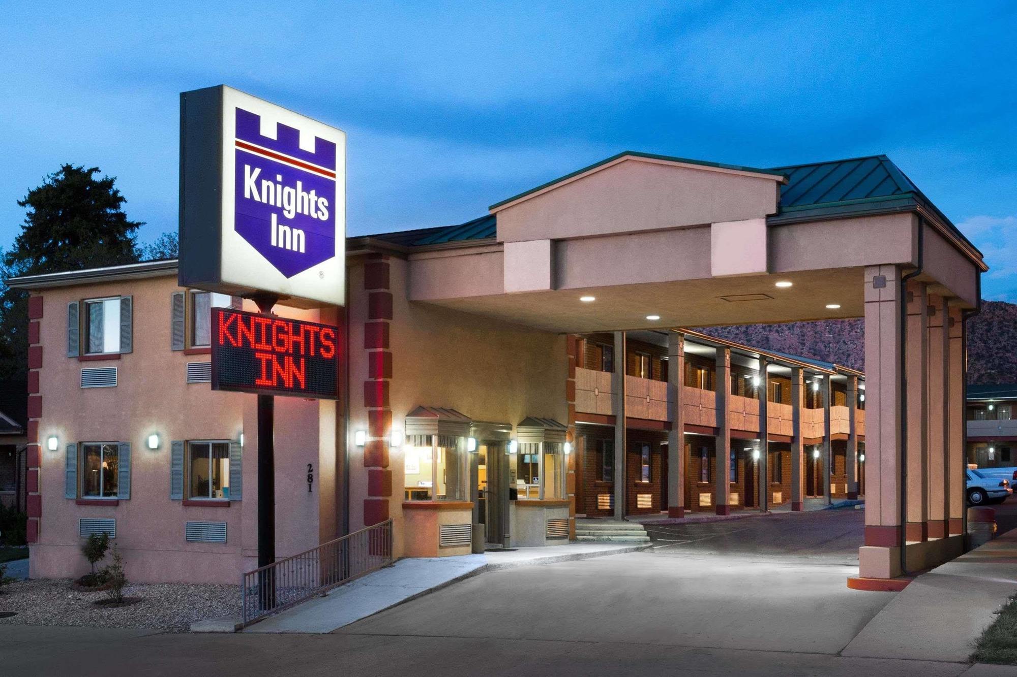 Knights Inn At Сидар-Сити Экстерьер фото